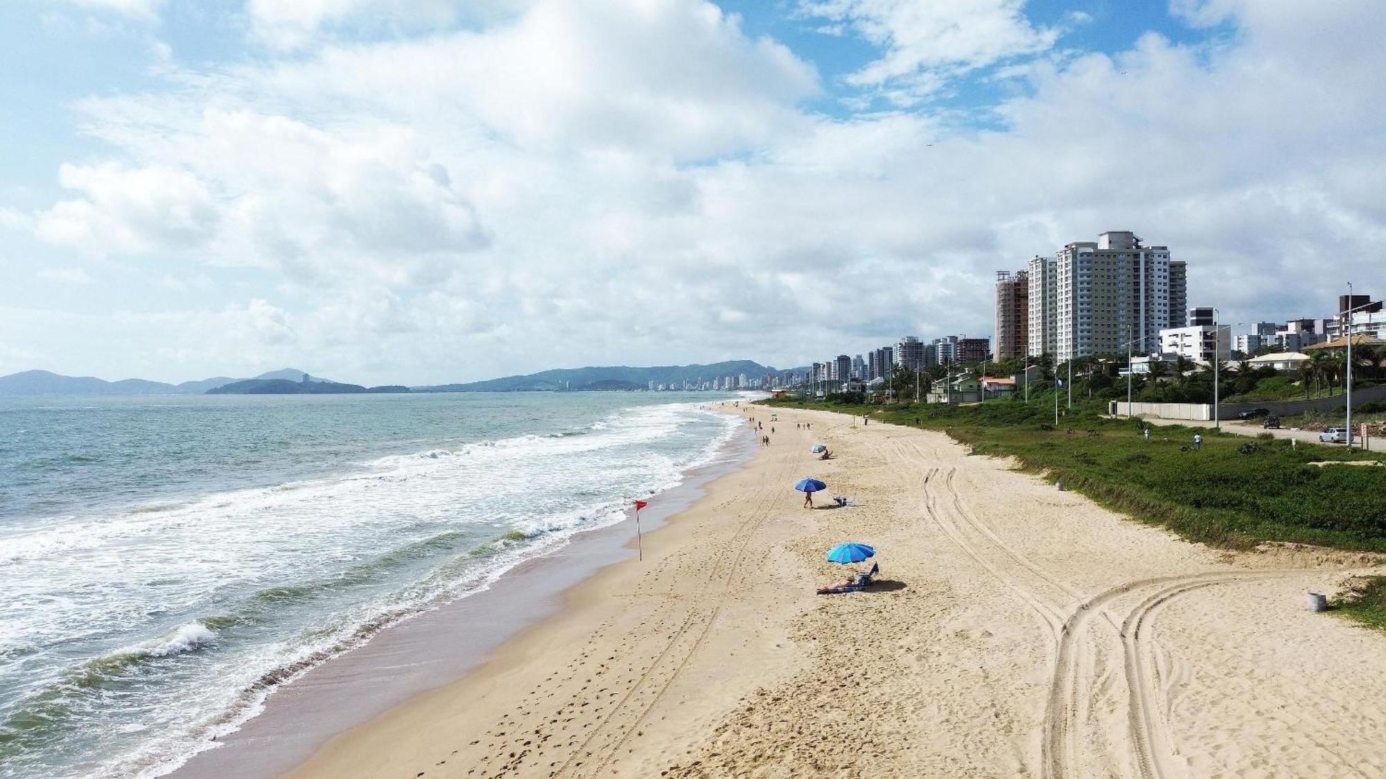 150m Da Em Um Fantastico Edificio Em Balneario
